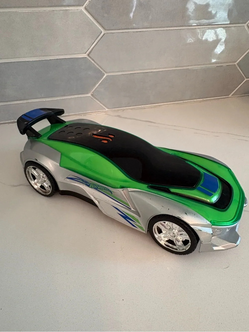 Hot Wheels Color Crashers Gazella R Light & Sound Toy Car
